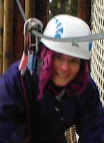 Eeva Mäkelä toimii Seikkailupuisto Huipun viestintävastaavana ja viihtyy yläilmoissa.